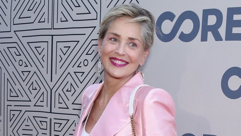 1655060123 Sharon Stone U Obuci Koja Se Rijetko Vida Na Crvenom