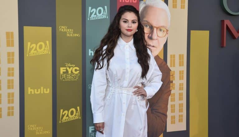 1655152385 Selena Gomez Uvijek U Trendu Pokazala Svima Da Bijela Moze