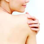 Akne na leđima i ramenima: uzrok i kako ih se