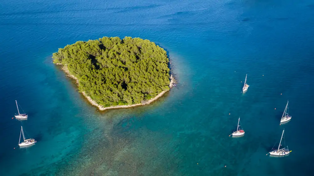 Koliko hrvatska ima otoka –