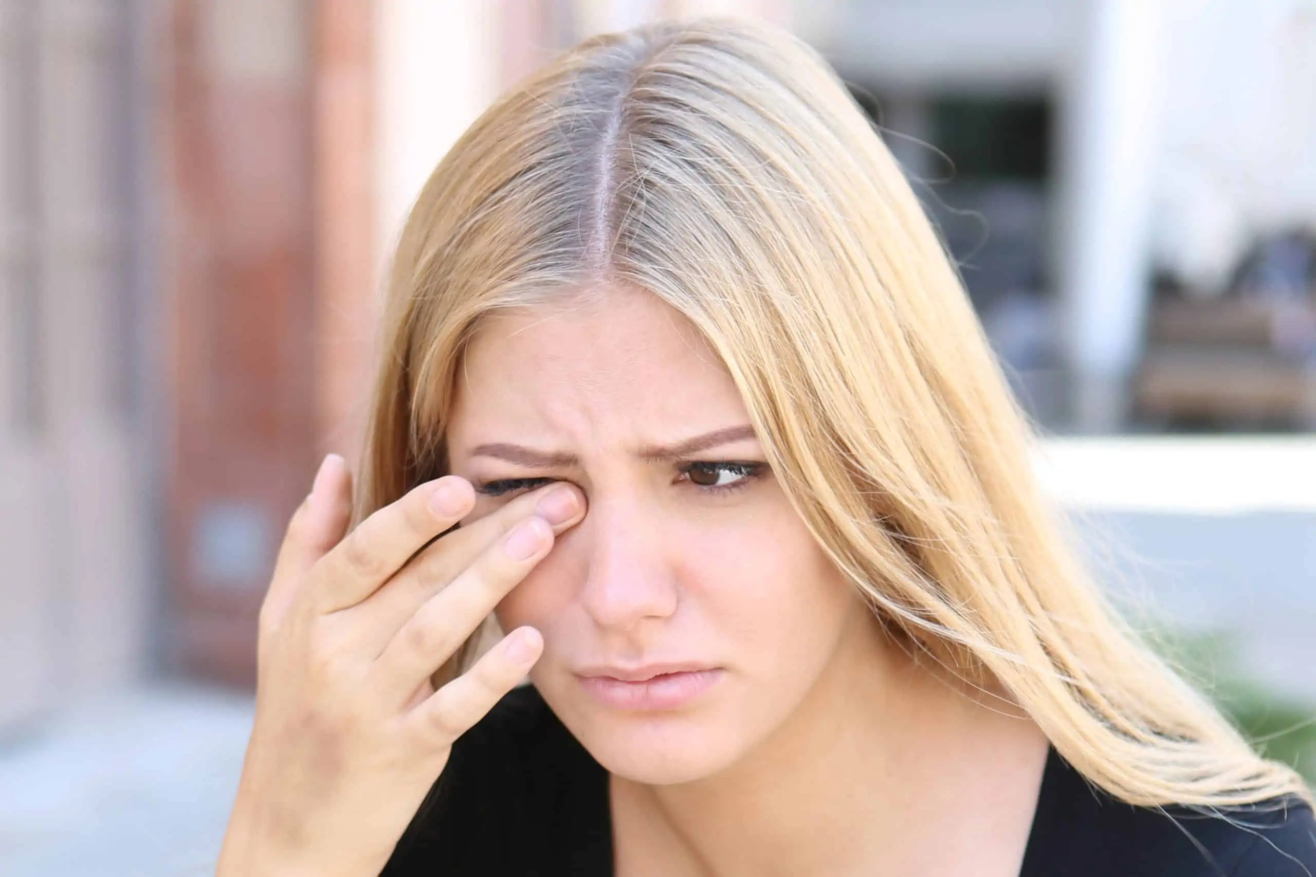 Pijesak u očima – uzrok, simptomi, liječenje